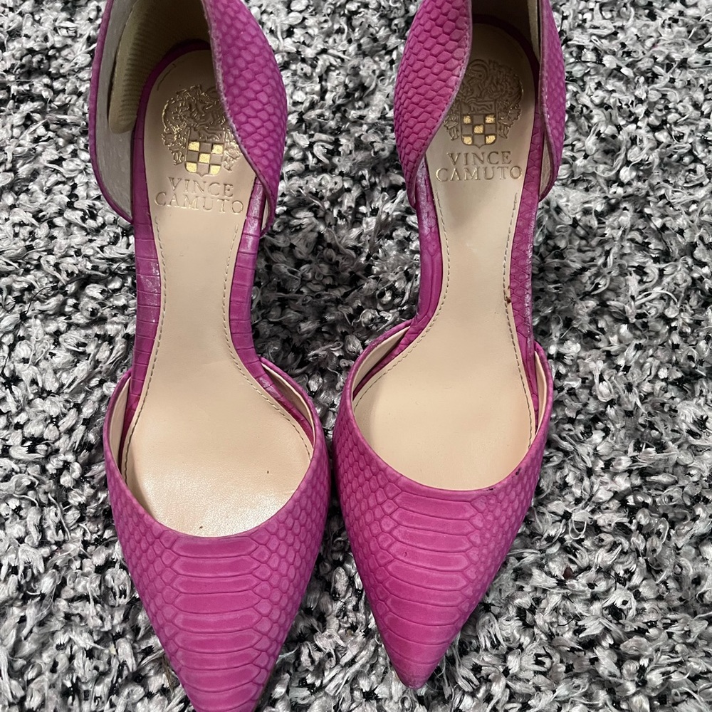 Vince Camuto size 7 (Fuschia)